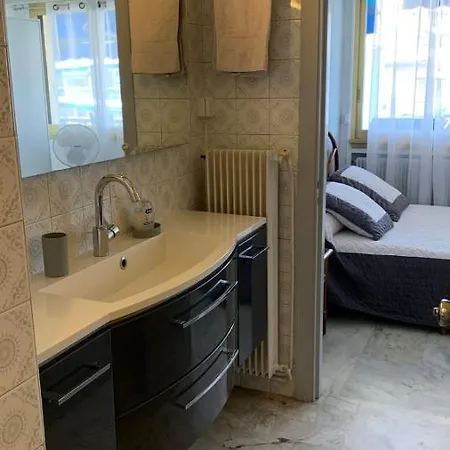 아파트 Luxury 50 M With Balconypool *
