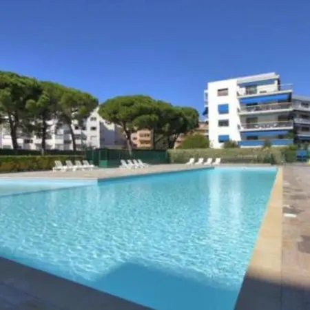 아파트 Luxury 50 M With Balconypool